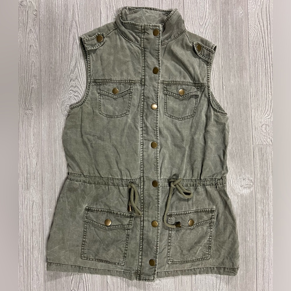 Altar’d State Green Utility Vest Size Medium 100% Tencel